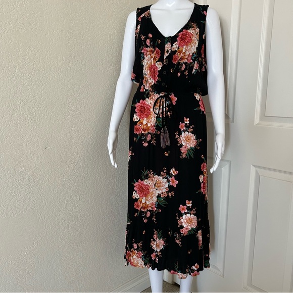 Knox Rose Dresses & Skirts - Knox Rose Sleeveless Black Floral Pintuck Front Buttons Maxi Dress Medium